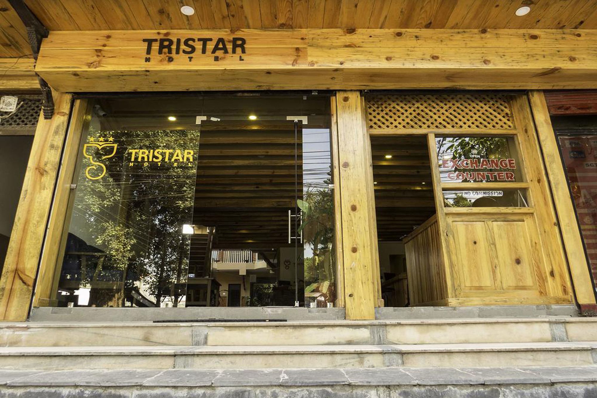 Tristar Hotel Покхара Экстерьер фото